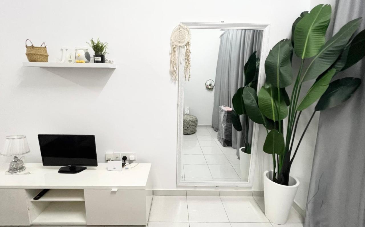 Homestay Near Plaza Tol Bandar Ainsdale Labu Bagian luar foto