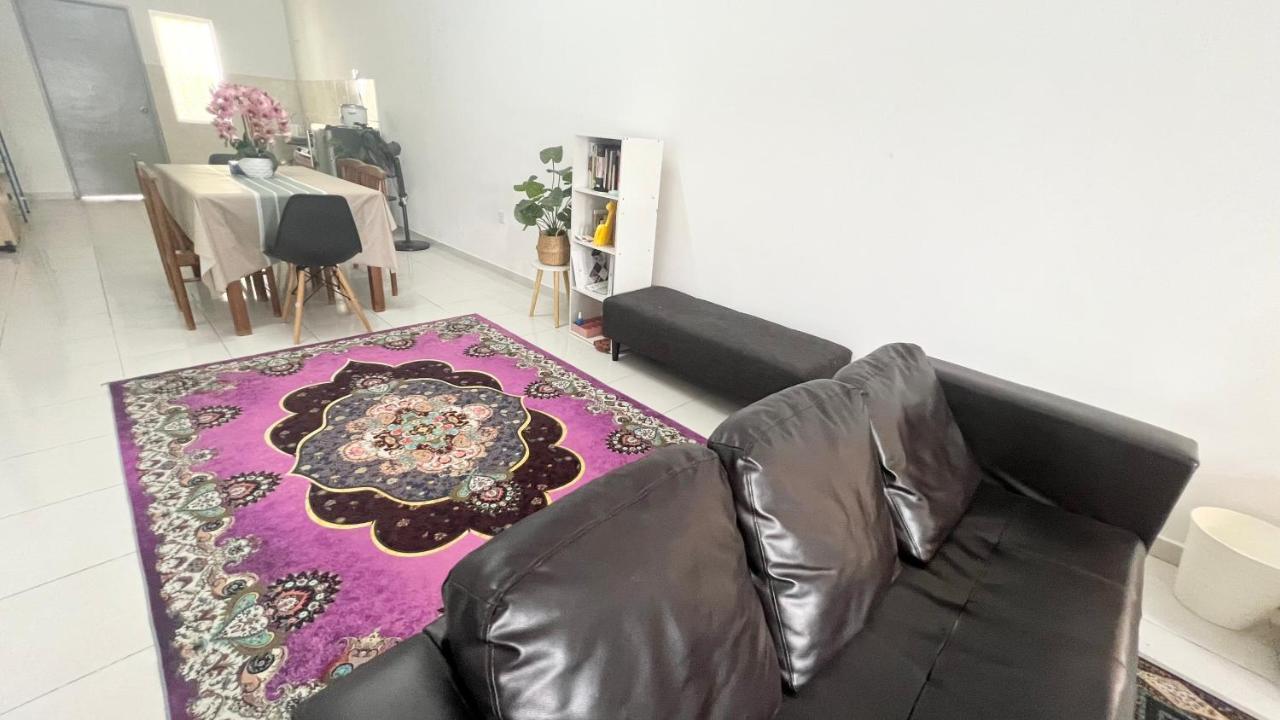 Homestay Near Plaza Tol Bandar Ainsdale Labu Bagian luar foto