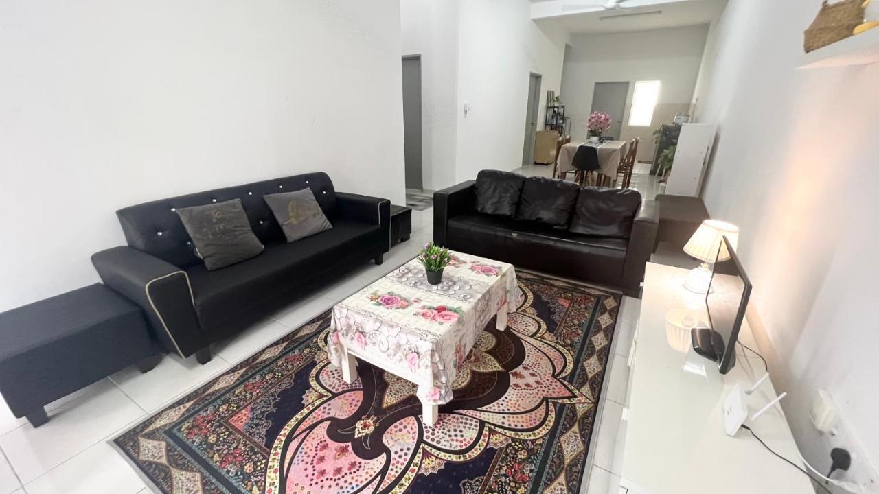 Homestay Near Plaza Tol Bandar Ainsdale Labu Bagian luar foto